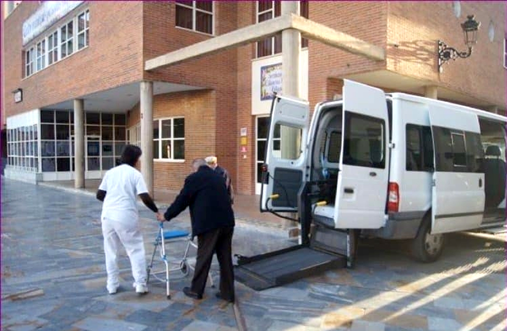 Los Centros de Día de Personas Mayores y Discapacidad dispondrán de 2 vehículos adaptados